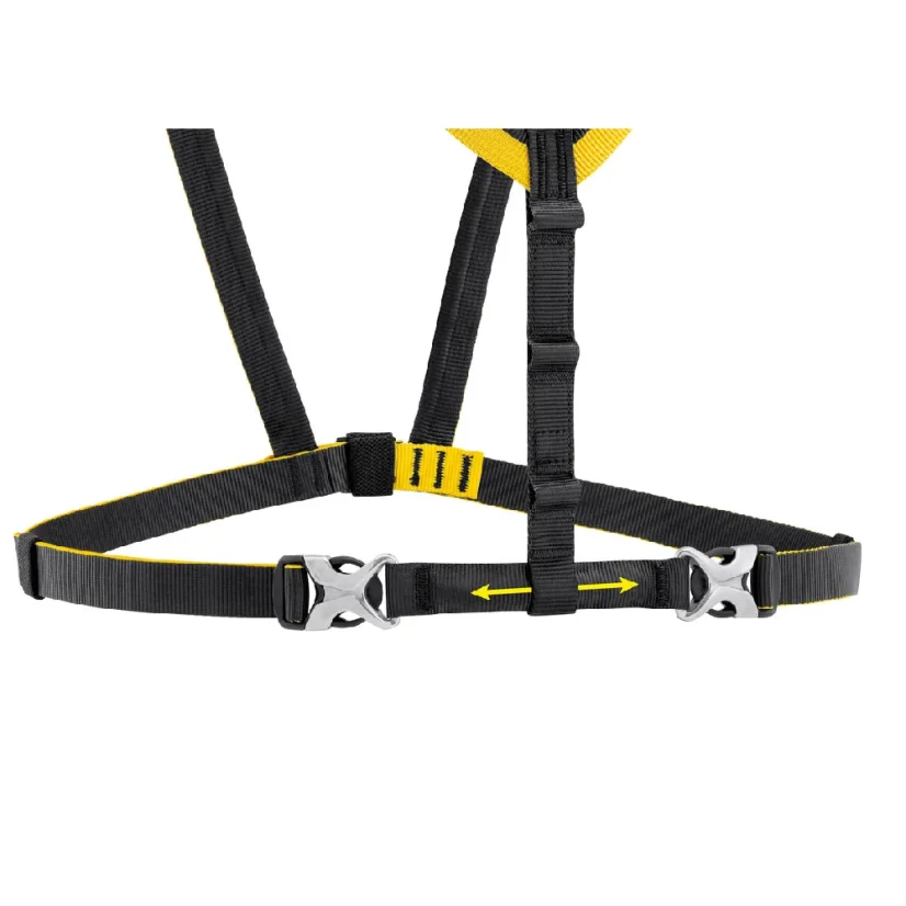 The bridge at the front of the shoulder straps is not fixed, providing greater freedom of movement