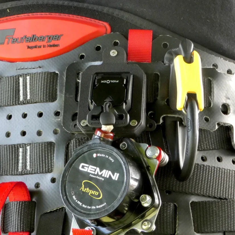 Magnetický držiak na postroj ARBPRO GEMINI MAGNETIC DELUXE HARNESS HOLDER