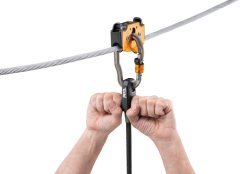 Černé držadlo ke kladkám PETZL STEADYTRAC TRAC GUIDE