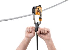 Čierne držadlo ku kladkám PETZL STEADYTRAC TRAC GUIDE