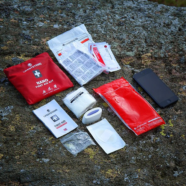 Elsősegélycsomag LifeSystems LIGHT & DRY NANO FIRST AID KIT (16 részes)