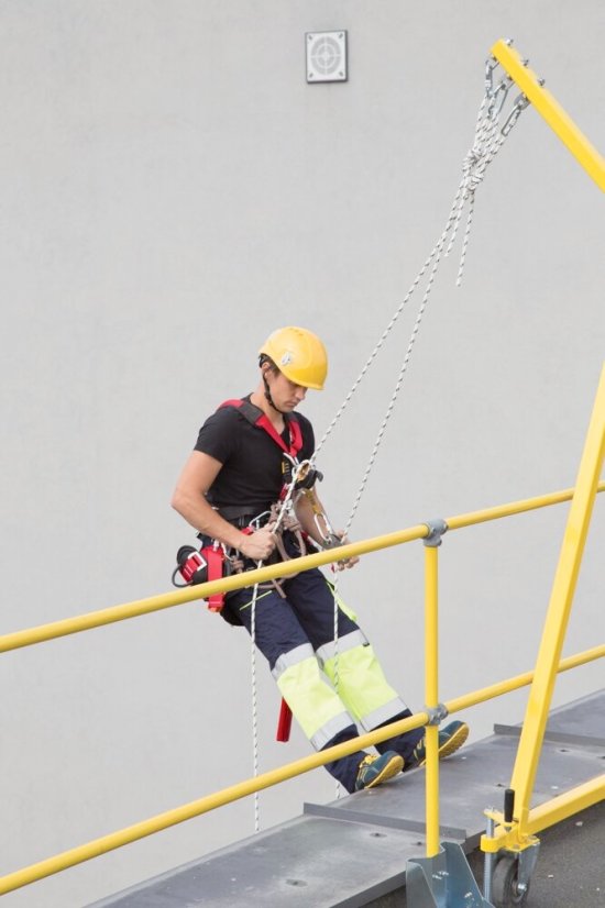 PROTEKT DW200 mobile cantilever anchor point