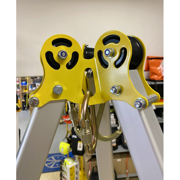 PROTEKT TM 9-N tripod